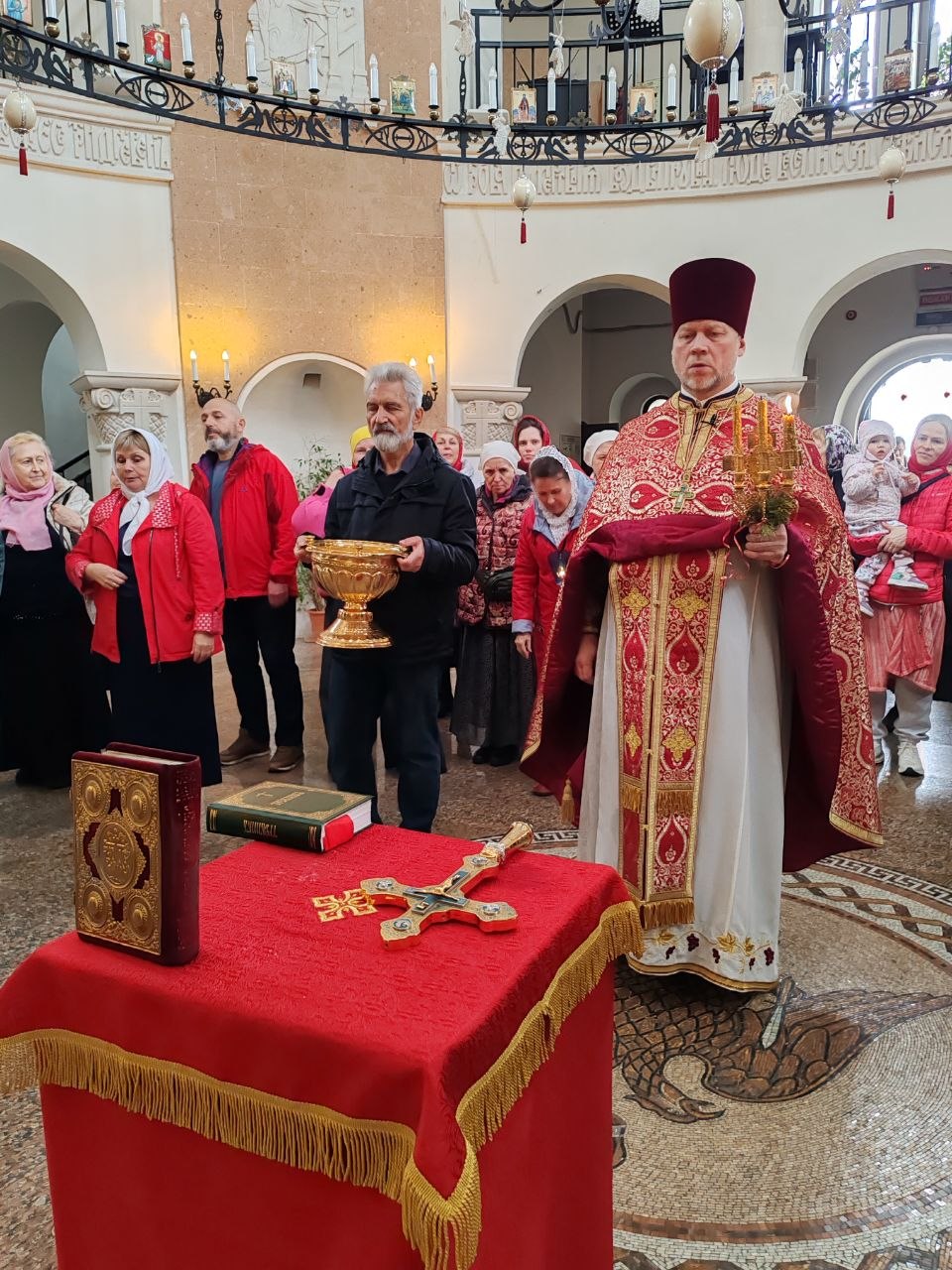 Фото: Крестный ход в пятницу Светлой седмицы
