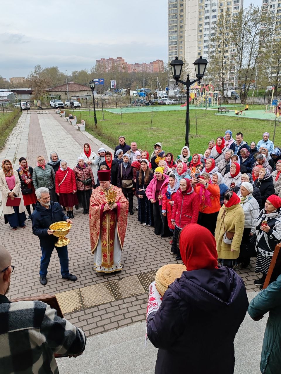 Фото: Крестный ход в пятницу Светлой седмицы